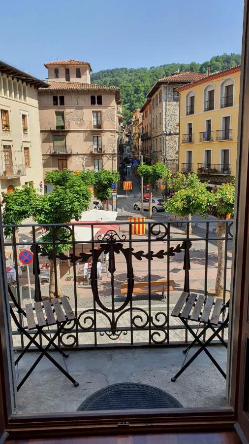 El Mussol De La Vila Camprodon, Balconets Amb Vistes A La Placa Exterior foto
