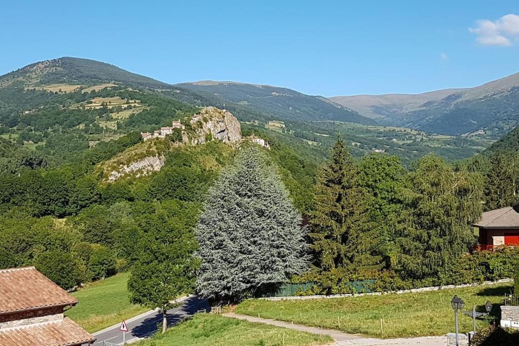 El Mussol De La Vila Camprodon, Balconets Amb Vistes A La Placa Exterior foto