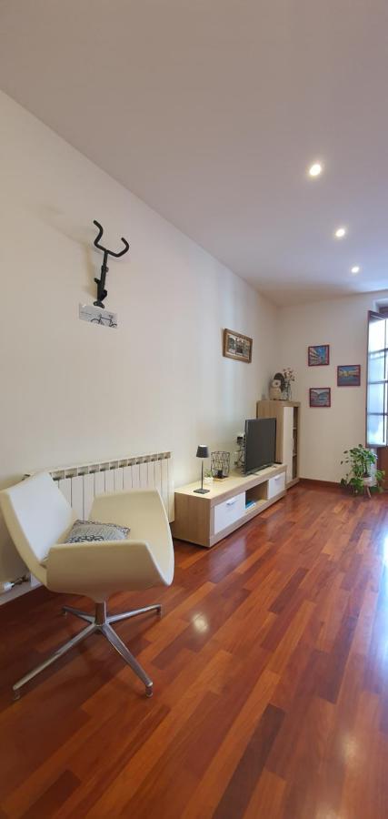 El Mussol De La Vila Camprodon, Balconets Amb Vistes A La Placa Exterior foto